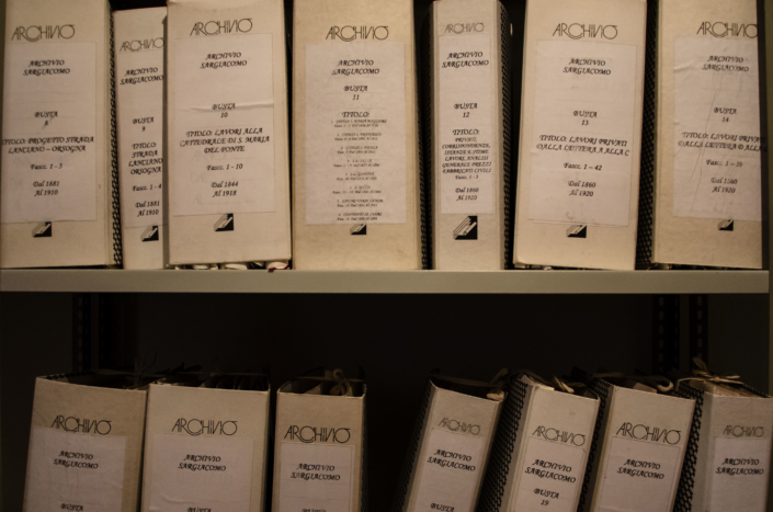 Archivio storico di Lanciano, scaffali con raccoglitori di documenti
