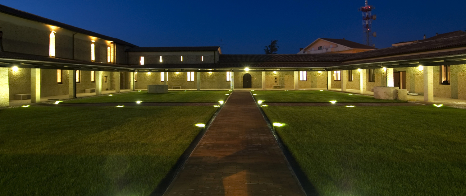Chiostro del Polo Museale Santo Spirito al tramonto