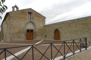 Esterno della sala convegni del polo Museale Santo Spirito, anticamente era una chiesa in pietra
